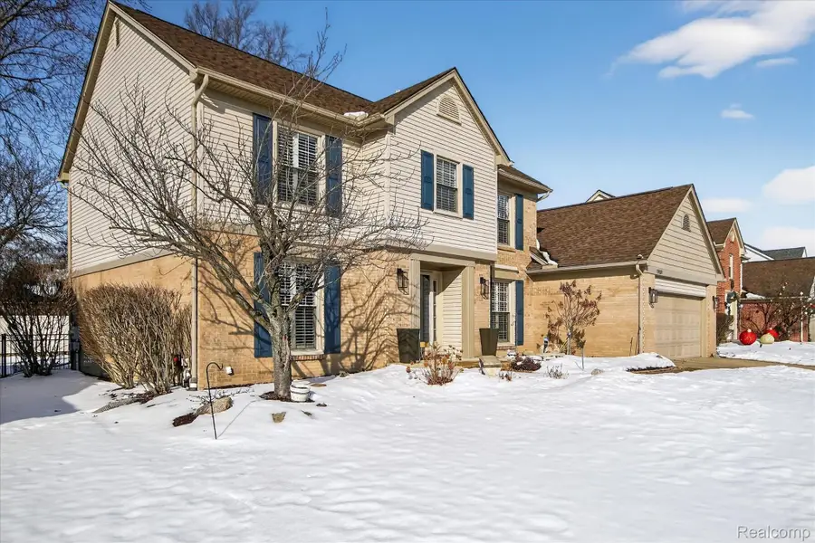 19261 Fairlane Court, Livonia, MI 48152 - #3