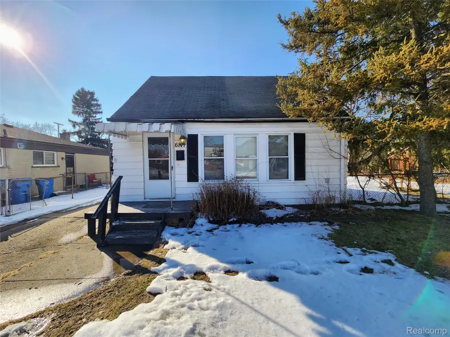 6147 Whitefield Street, Dearborn Heights, MI 48127 - #3