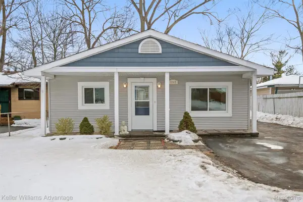 1345 Hendricks Way, Waterford, MI 48328