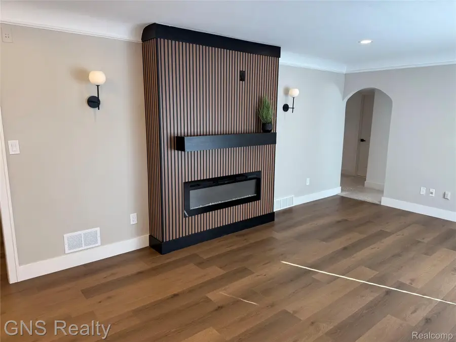 1143 E Harwood Avenue, Madison Heights, MI 48071 - #2