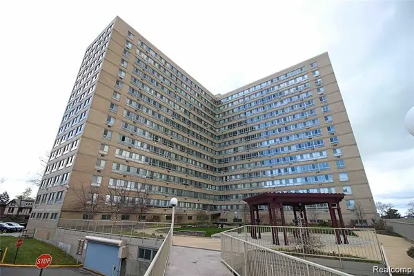 8900 E Jefferson Avenue #920, Detroit, MI 48214