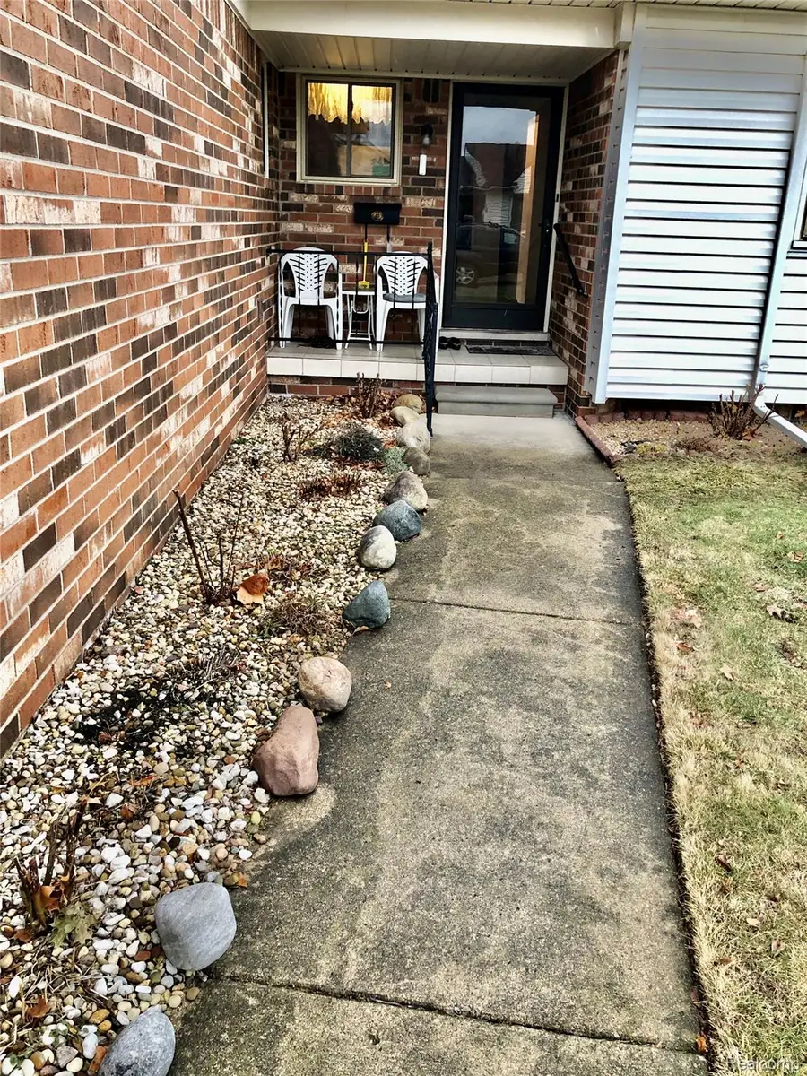 8681 Tucson Court, Warren, MI 48093 - #3