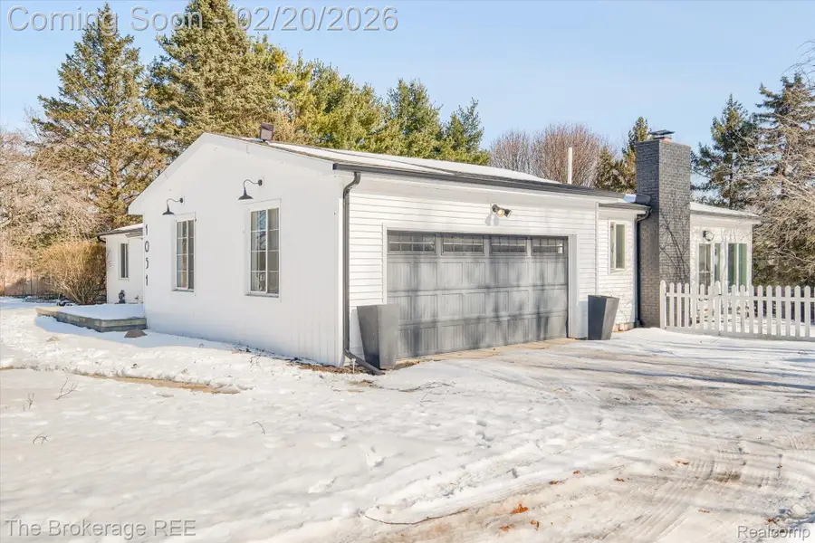 1051 S East Street, Fenton, MI 48430 - #3