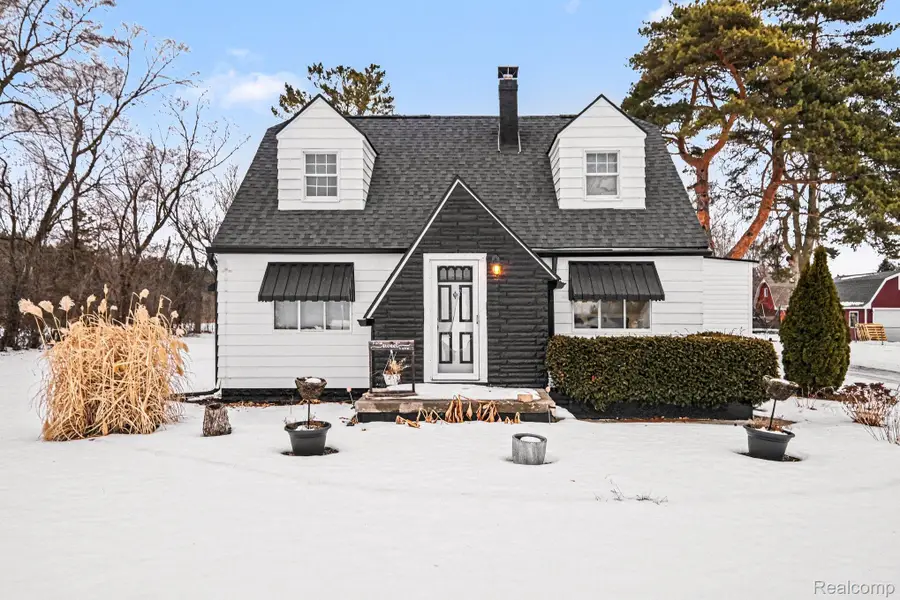 6272 W Court Street, Flint, MI 48532 - #3