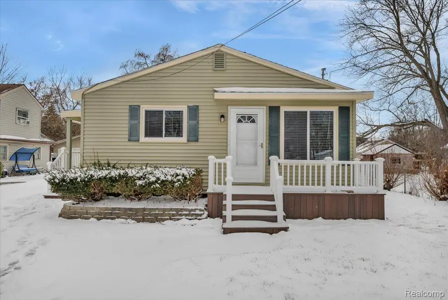 5151 Brobeck Street, Flint, MI 48532 - #2