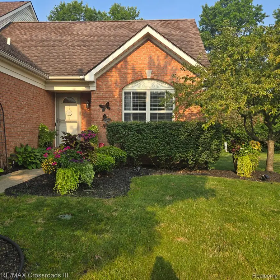 8776 Ironwood Drive, Belleville, MI 48111 - #2