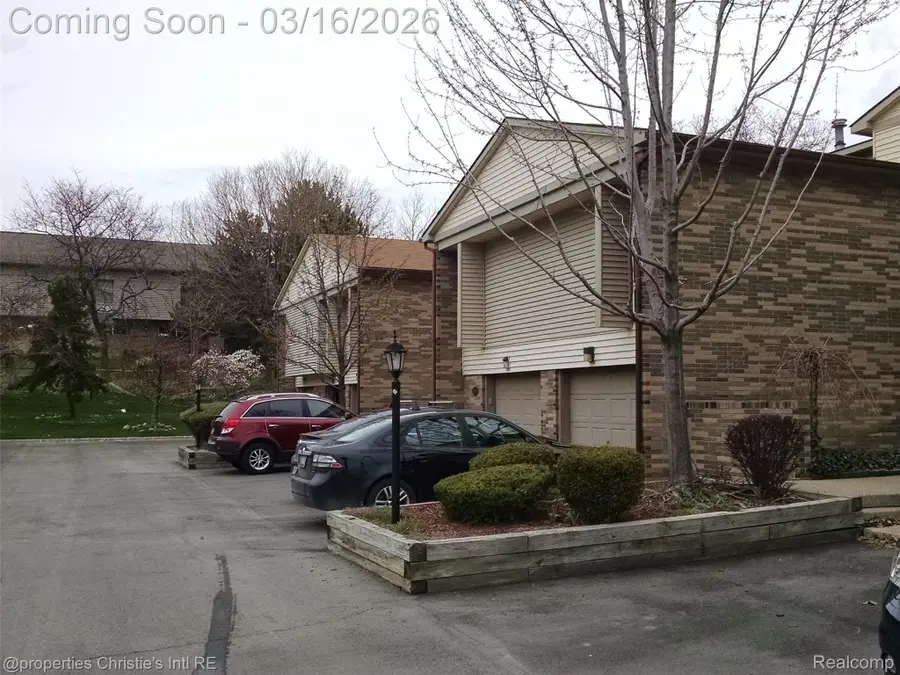 1927 Pembridge, Detroit, MI 48207 - #2