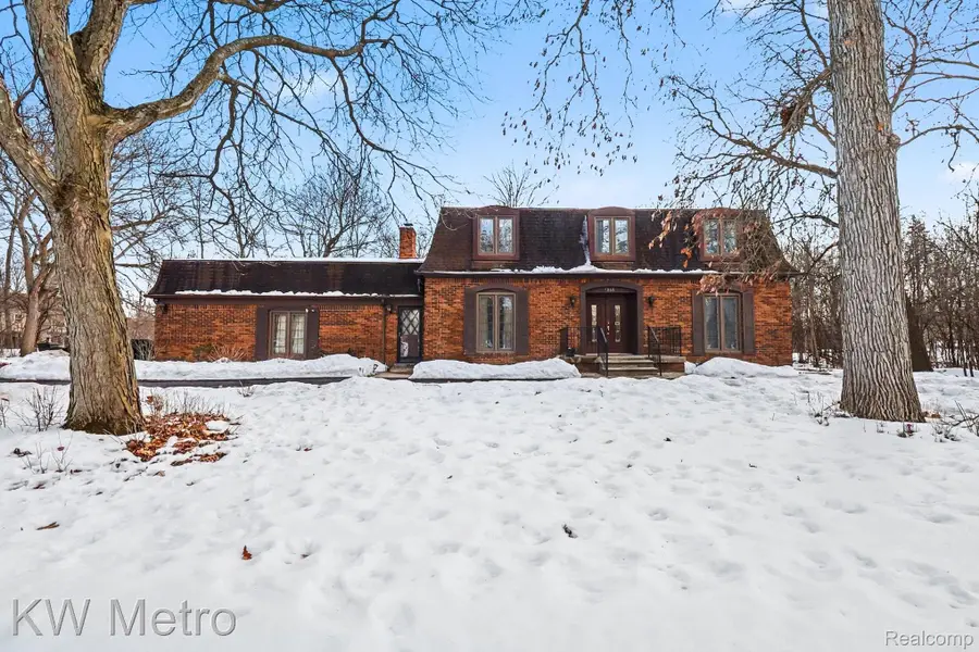 5865 Dunmore Court, West Bloomfield, MI 48322 - #2