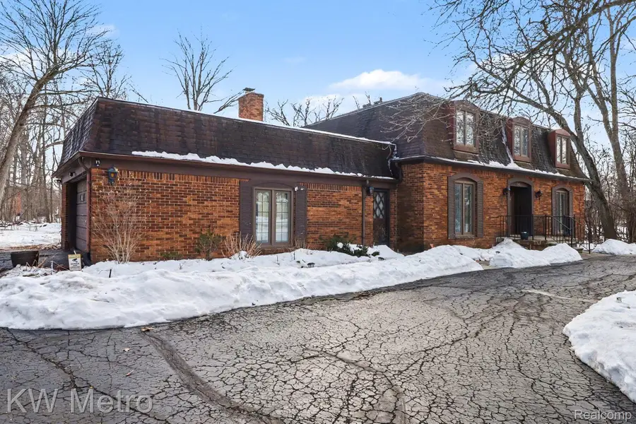 5865 Dunmore Court, West Bloomfield, MI 48322 - #3