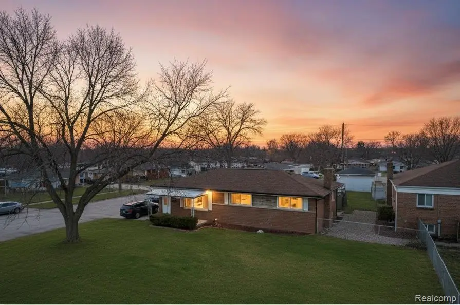 32960 Oakview Drive, Warren, MI 48092 - #1