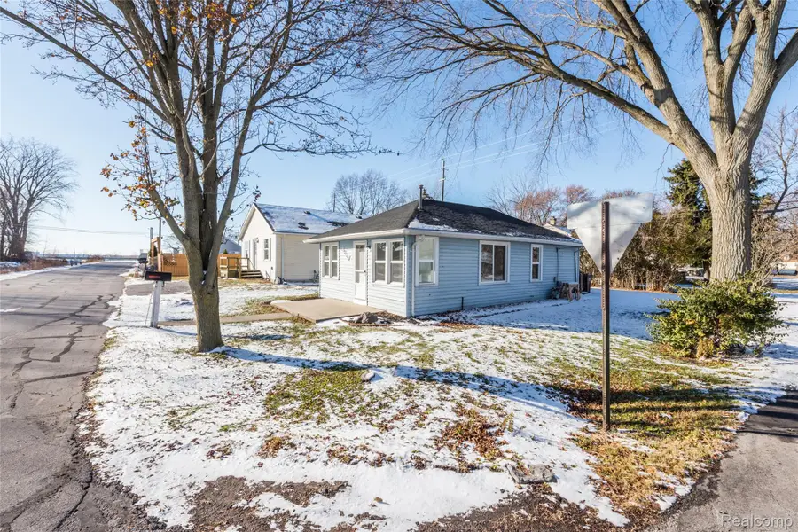 5697 Venice Road, Newport, MI 48166 - #2