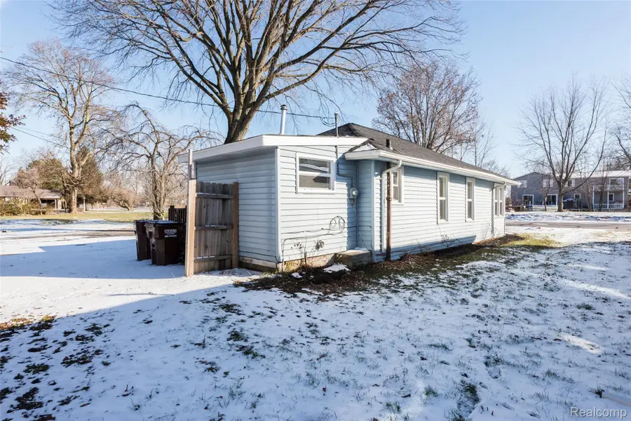 5697 Venice Road, Newport, MI 48166 - #3