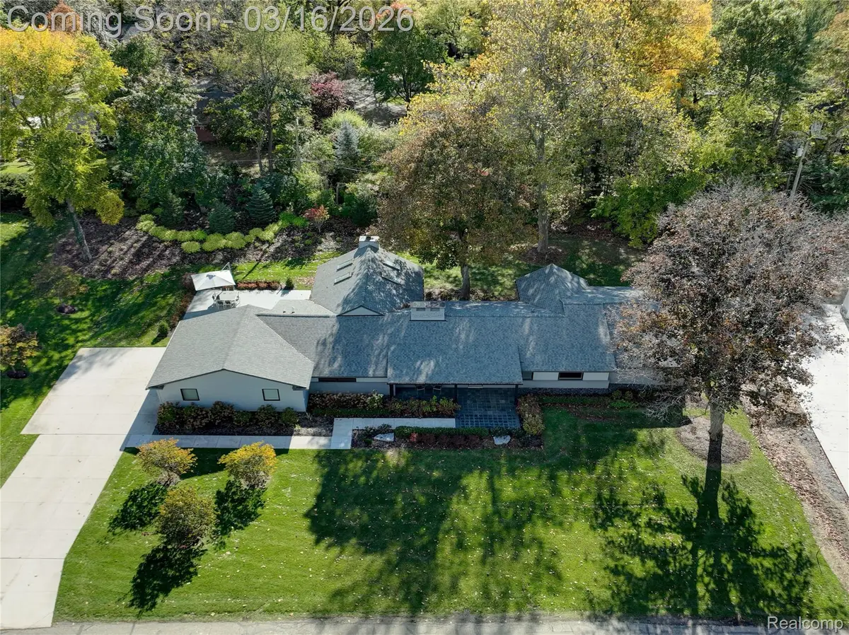 3885 Oakland Drive, Bloomfield, MI 48301 - #1