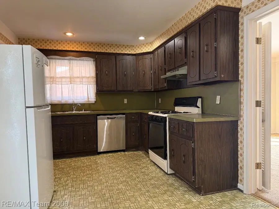 6135 Ardmore Street, Dearborn Heights, MI 48127 - #3