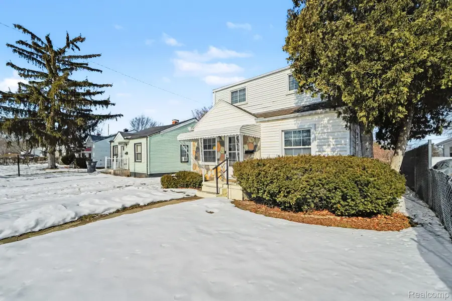 582 Nevada Avenue, Pontiac, MI 48341 - #2