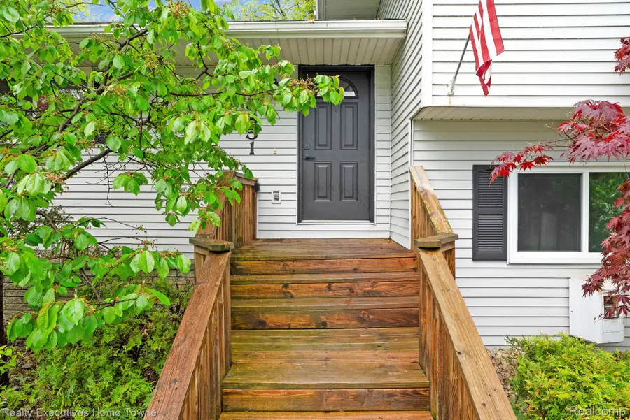 5851 Lakeshore Road, Fort Gratiot, MI 48059 - #3