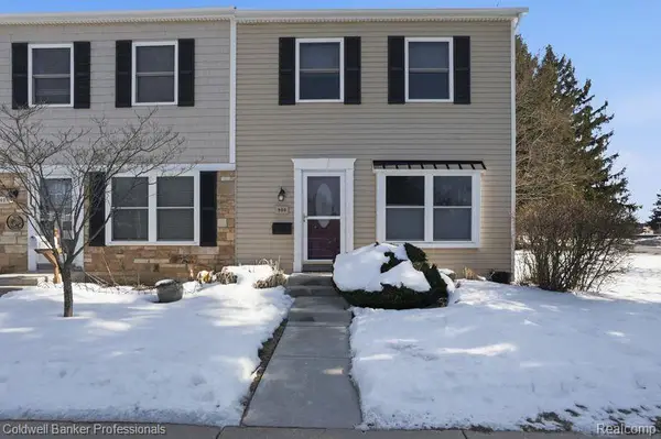 900 Little Hill Court, RochesterHills, MI 48307