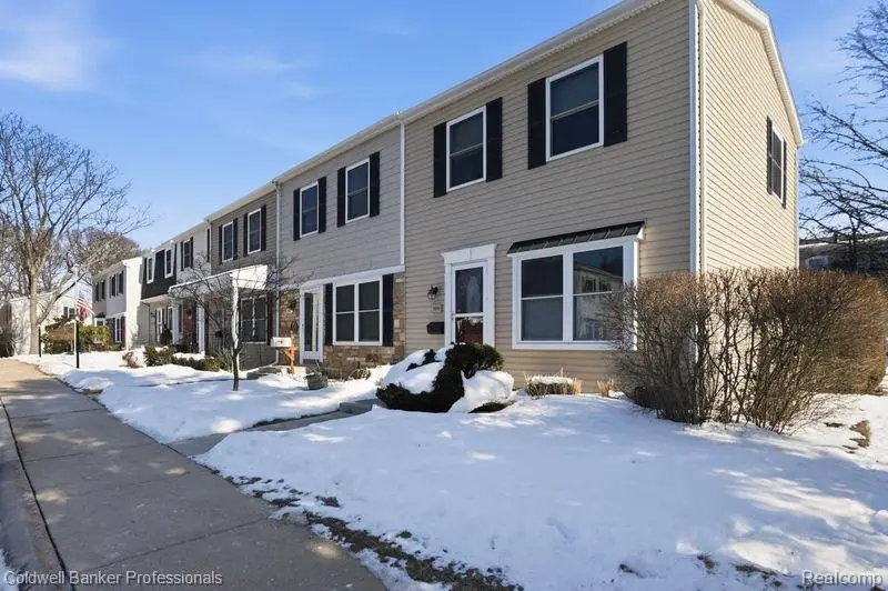 900 Little Hill Court, Rochester Hills, MI 48307 - #2