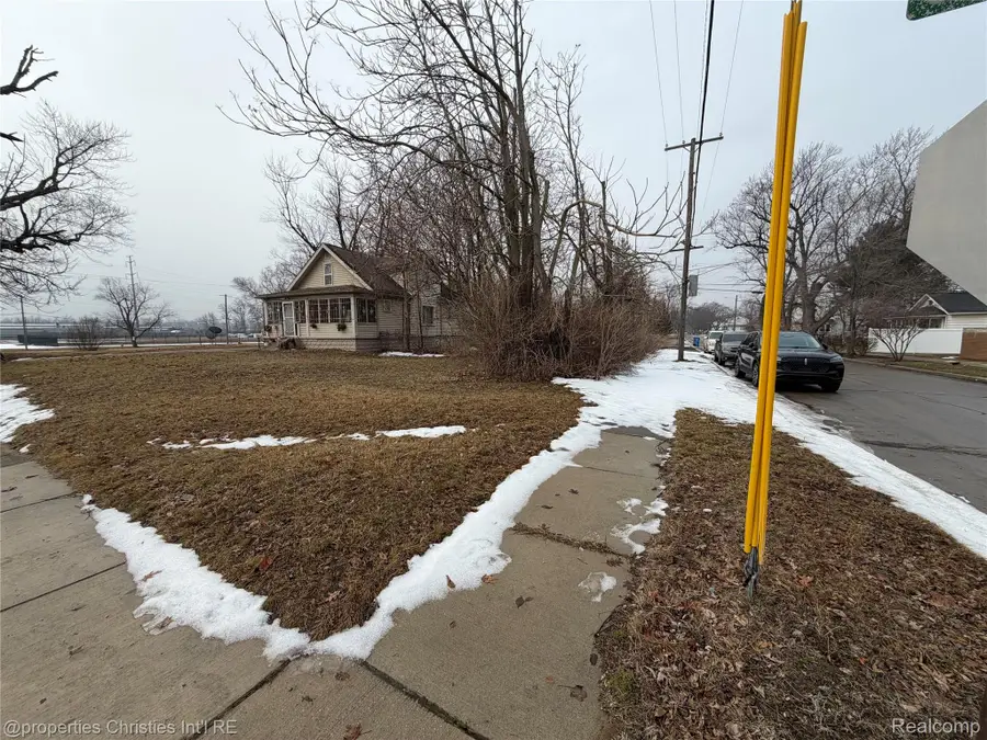 0 John Daly, Inkster, MI 48141 - #3