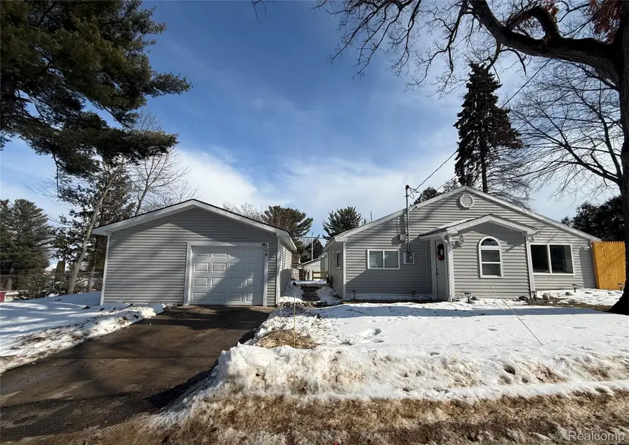 106 Tin Pan Alley, Houghton Lake, MI 48629 - #2