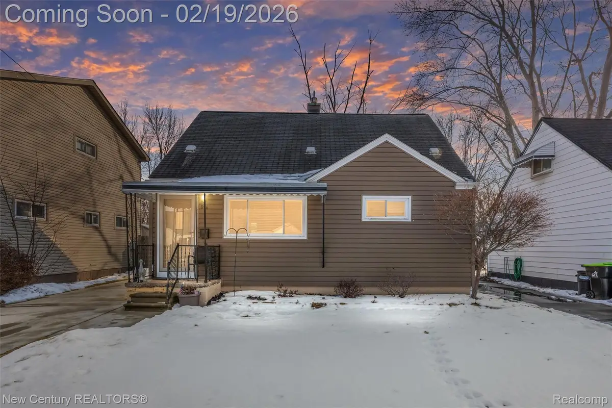 896 E Dallas Avenue, Madison Heights, MI 48071 - #1