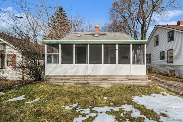 40 W Strathmore Avenue, Pontiac, MI 48340