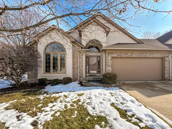 47140 Hunters Chase Drive, Macomb, MI 48042