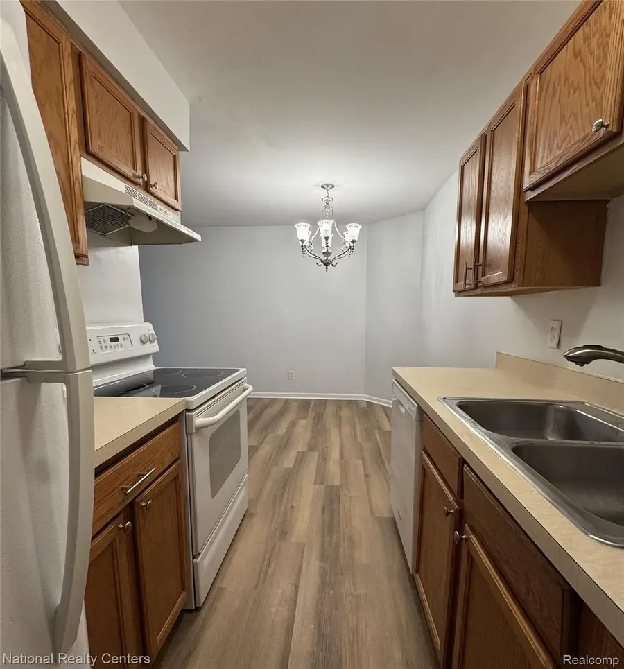 28187 Raleigh Crescent Dr, Chesterfield, MI 48051 - #2