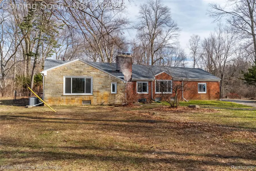 34600 Freedom Road, Farmington, MI 48334 - #2