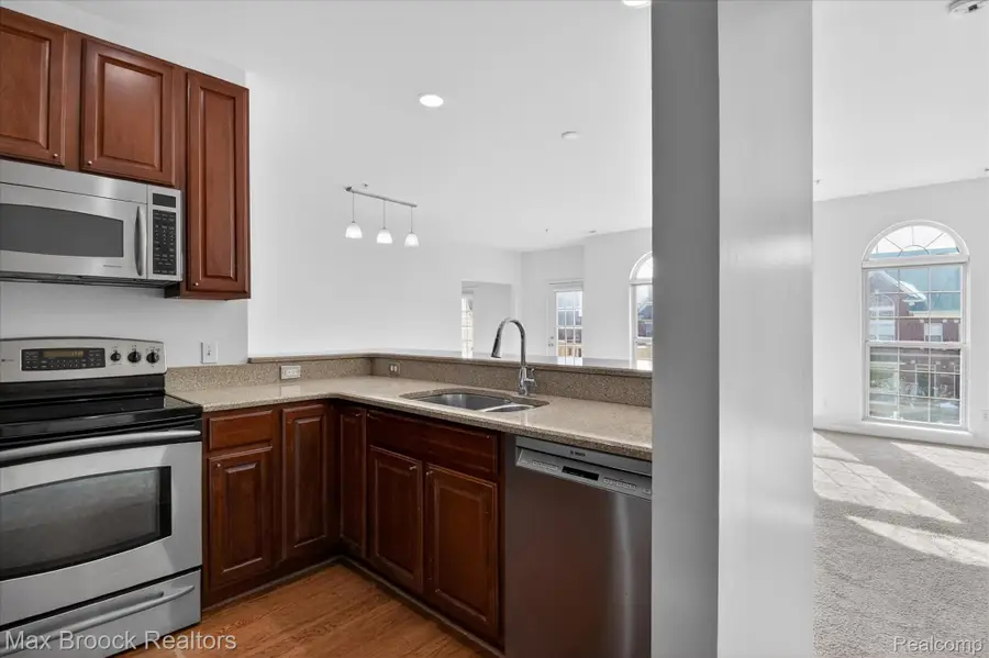 3255 Camden Drive, Troy, MI 48084 - #3