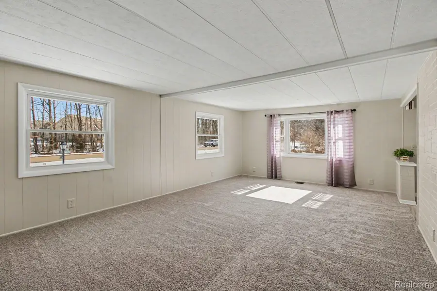 786 Red Oaks Drive, Howell, MI 48843 - #3