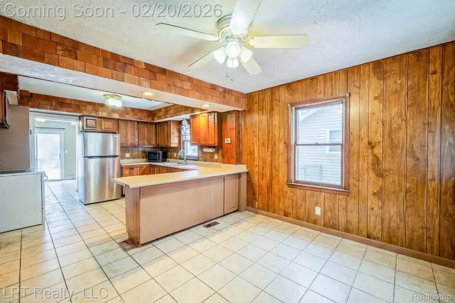 453 Spruce Street, Wyandotte, MI 48192 - #2