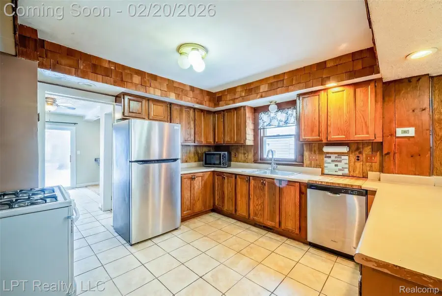 453 Spruce Street, Wyandotte, MI 48192 - #3