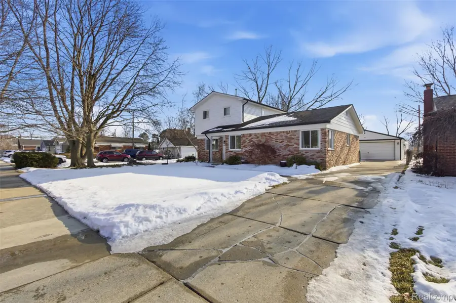24050 Lakewood Street, Saint Clair Shores, MI 48082 - #2