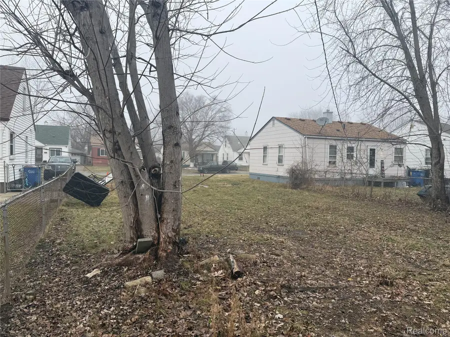 13350 Sherman Avenue, Warren, MI 48089 - #2