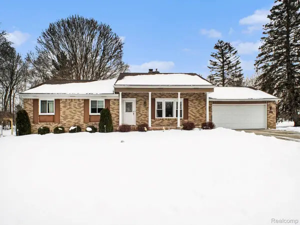3230 Woodvalley Drive, Flushing, MI 48433