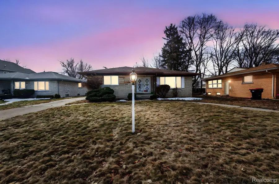 15734 Fairfax Street, Southfield, MI 48075 - #2