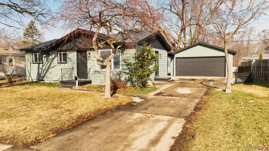 904 Oakview Drive, Saginaw, MI 48604 - #2