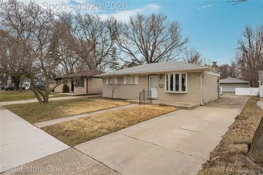 22327 Gordon Road, Saint Clair Shores, MI 48081 - #3