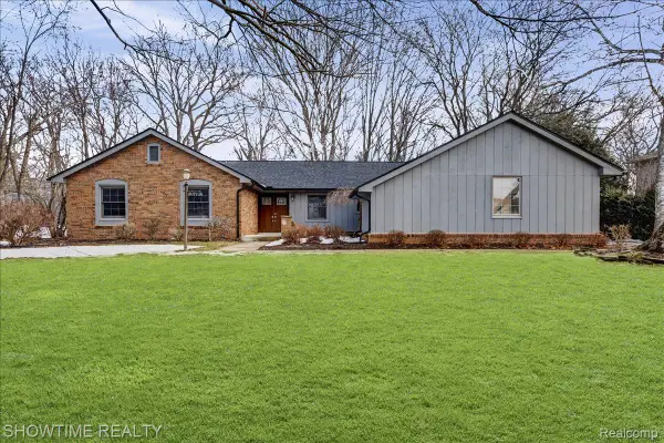 5688 Tequesta Court, WestBloomfield, MI 48323