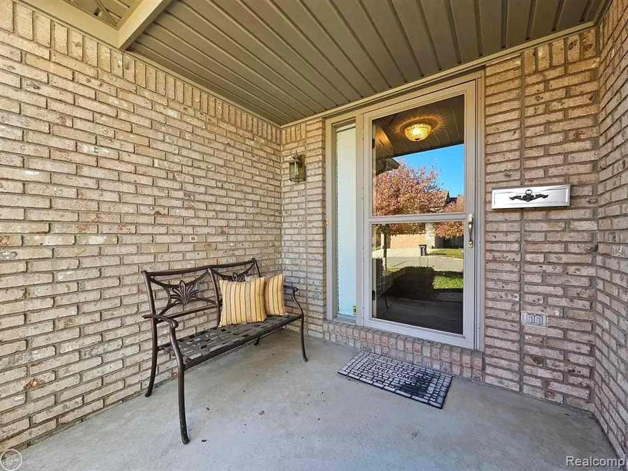 17901 Pointe Court, Clinton, MI 48038 - #2