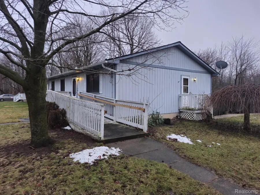 295 Oriole Street, Lapeer, MI 48446 - #3