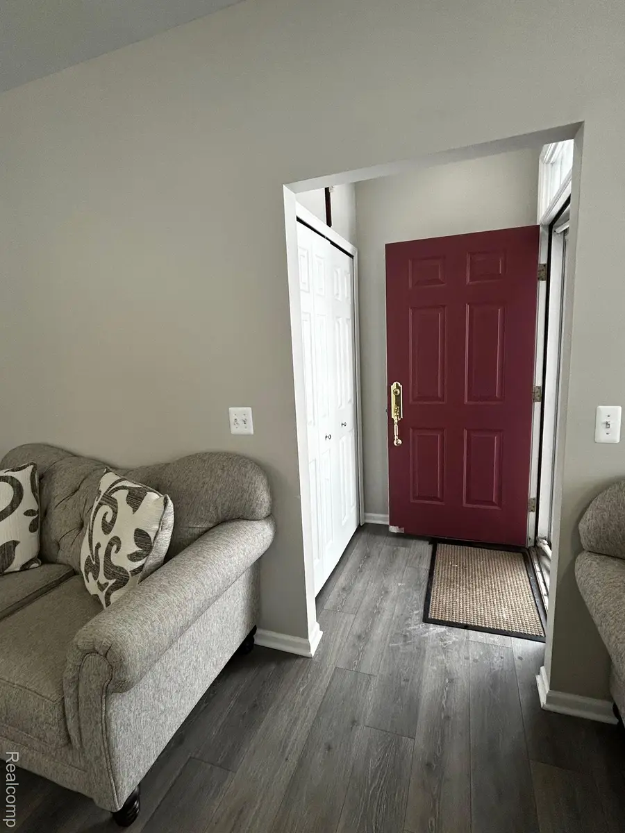 42808 Park Cresent Drive, Sterling Heights, MI 48313 - #2