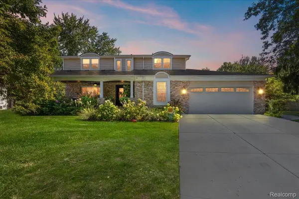 3036 Newport Court, Troy, MI 48084