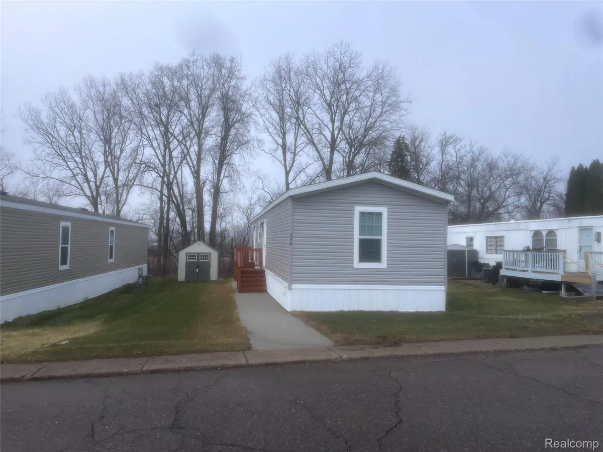 344 Boyne St, New Hudson, MI 48165 - #1
