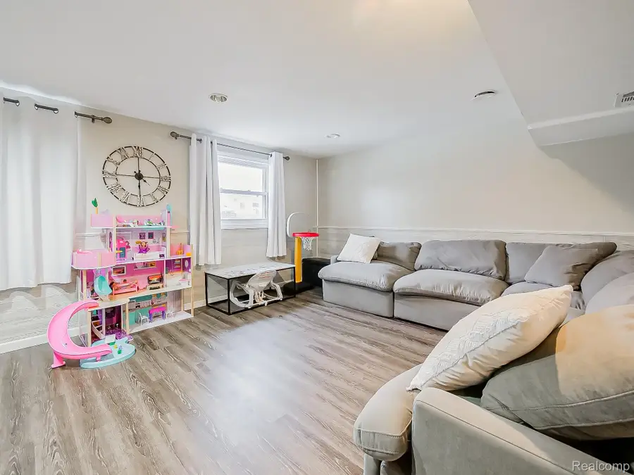 1420 Roxford Avenue, Waterford, MI 48328 - #3