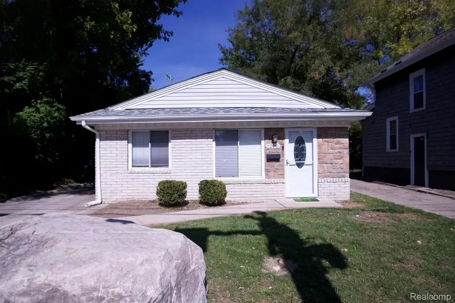 1205 E 14 Mile Rd, Birmingham, MI 48009 - #2