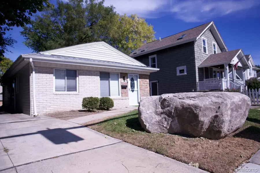 1205 E 14 Mile Rd, Birmingham, MI 48009 - #3