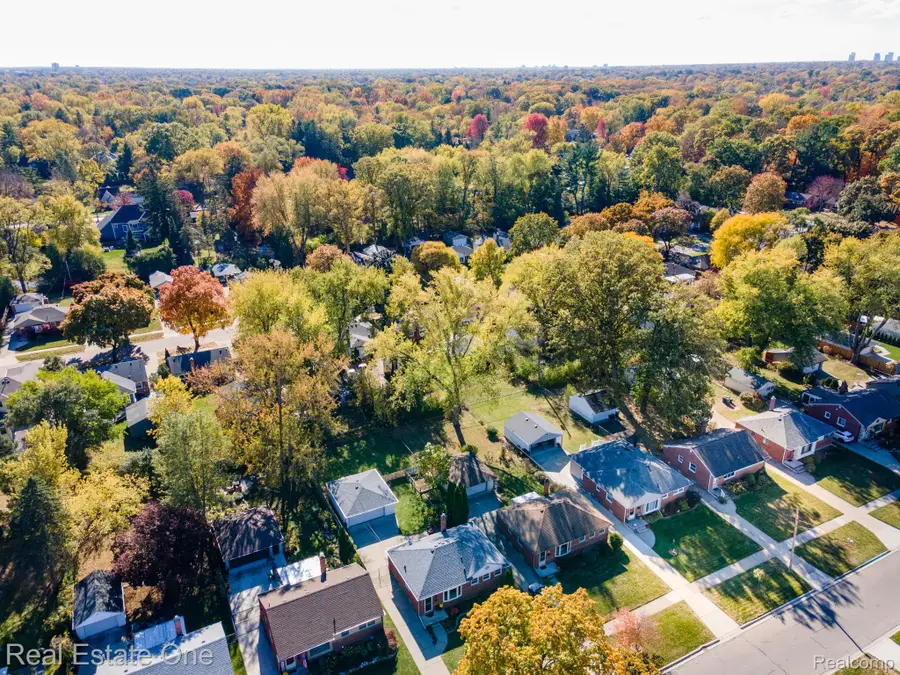 421 W Sunnybrook Drive, Royal Oak, MI 48073 - #2