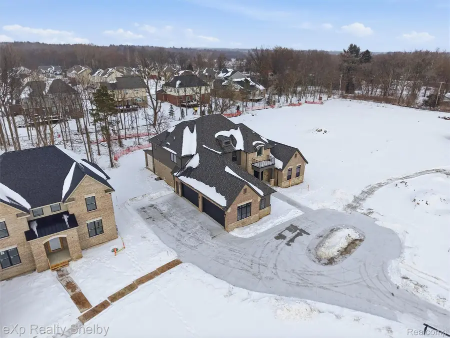 1061 E Avon Road, Rochester Hills, MI 48307 - #3